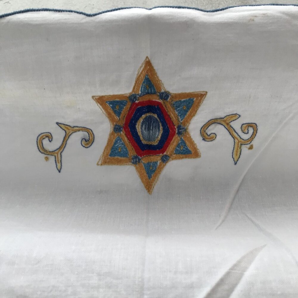 Hanukkah Cotton Tablecloth Embroidered Menorah & Crown 101 X 65 - Picture 10 of 16